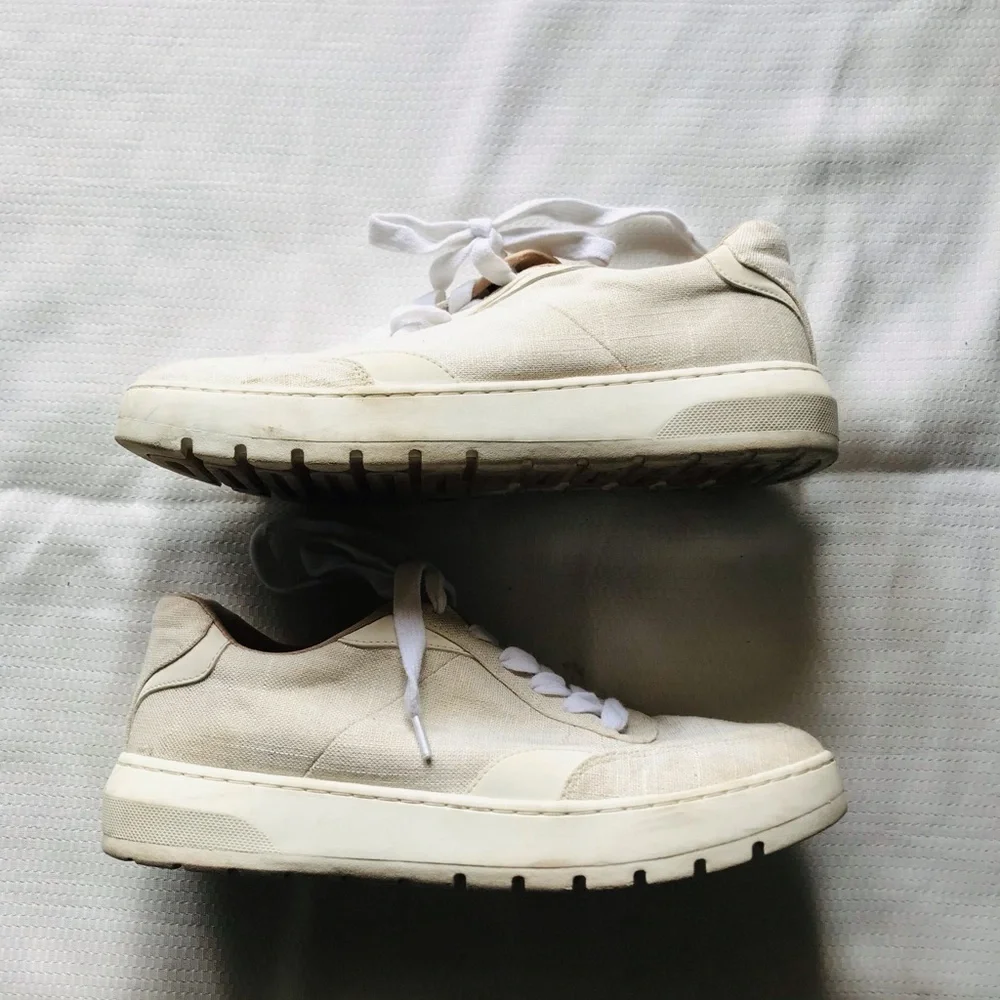 Vionic White Sneakers‎